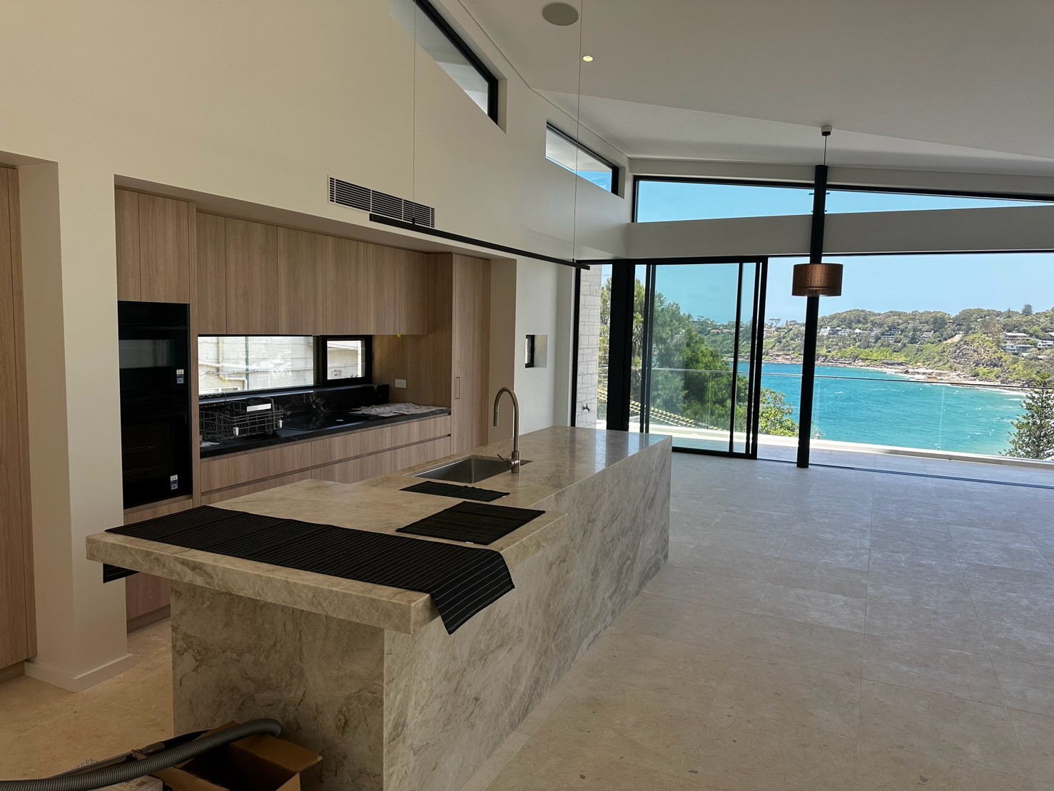 WHALE BEACH 1
